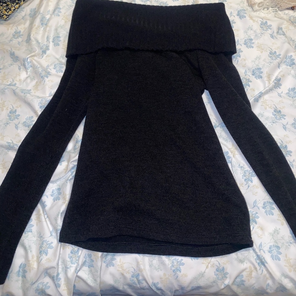 Shoulder less sweater top